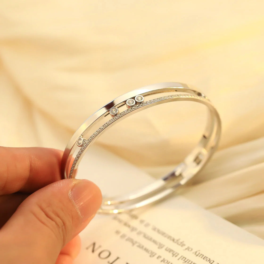 [Max Jewelry]Move Romane Diamond Bangle Bracelet