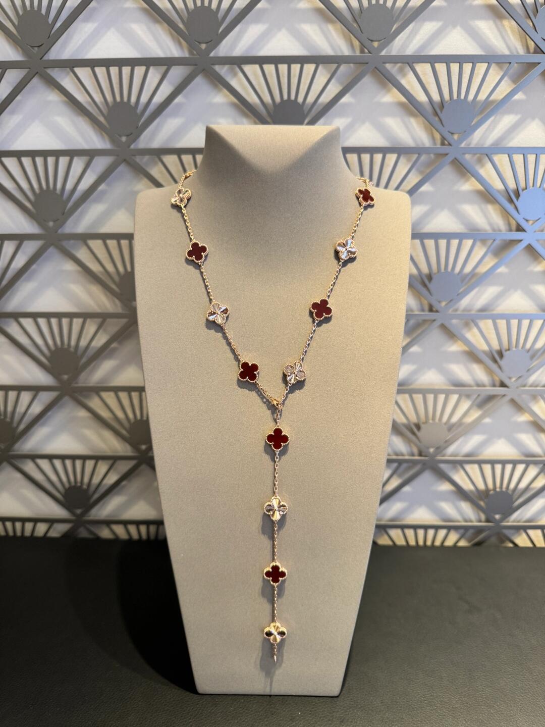 [Max Jewelry ]CLOVER 20 MOTIFS LASER CARNELIAN NECKLACE