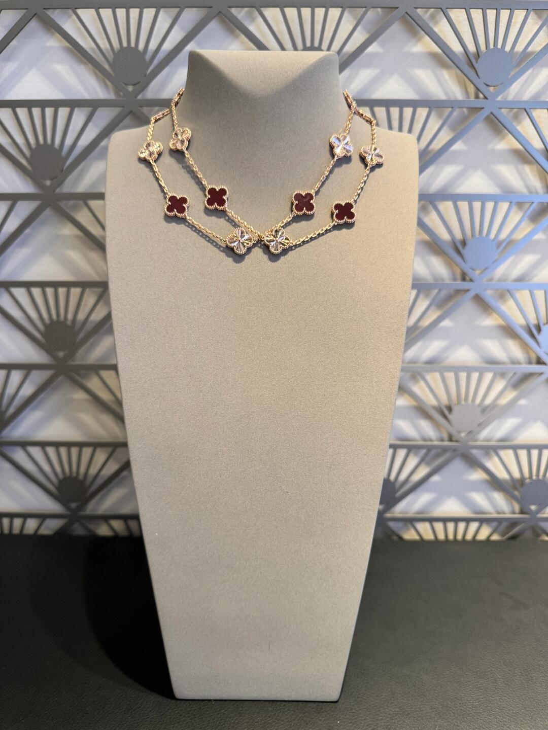 [Max Jewelry ]CLOVER 20 MOTIFS LASER CARNELIAN NECKLACE