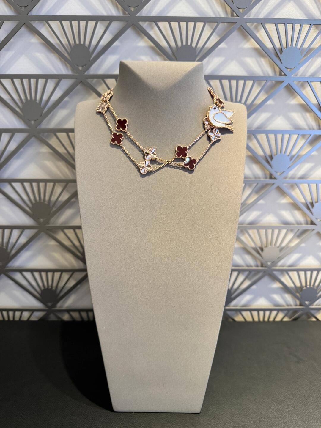[Max Jewelry ]CLOVER 20 MOTIFS LASER CARNELIAN NECKLACE