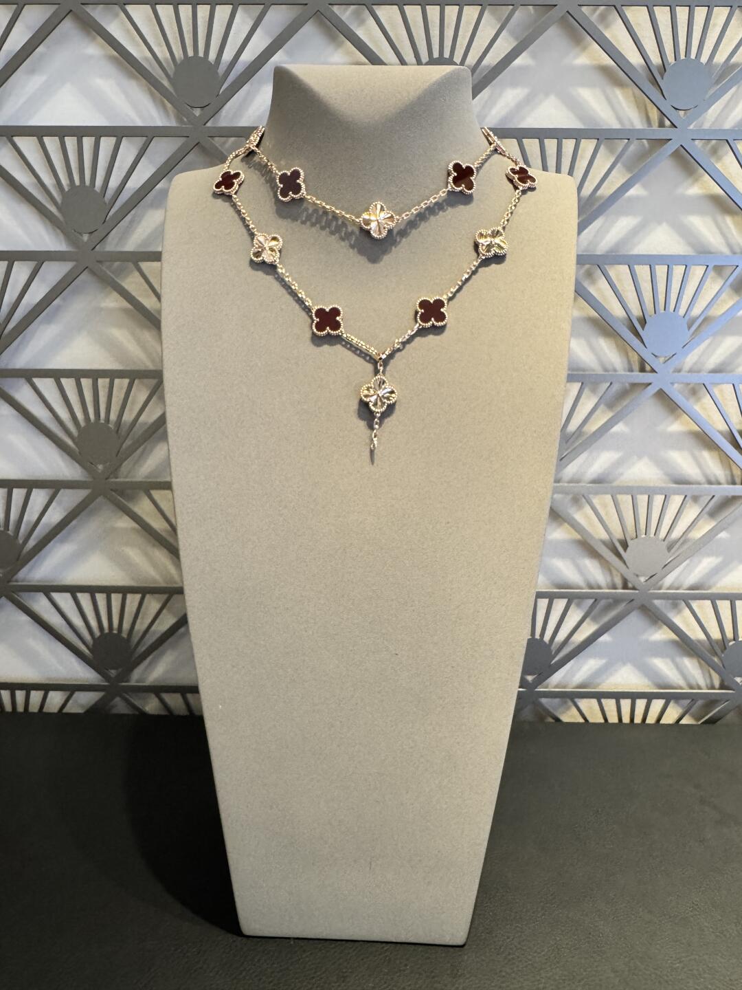 [Max Jewelry ]CLOVER 20 MOTIFS LASER CARNELIAN NECKLACE