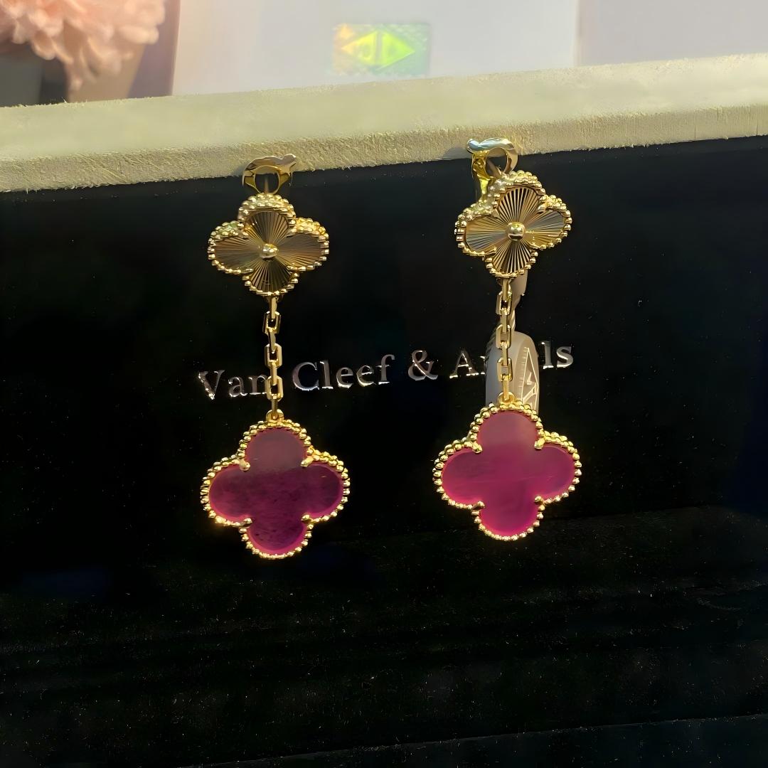 [Plus&Max]NEW CLOVER 2 MOTIF PINK ENAMEL EARRINGS