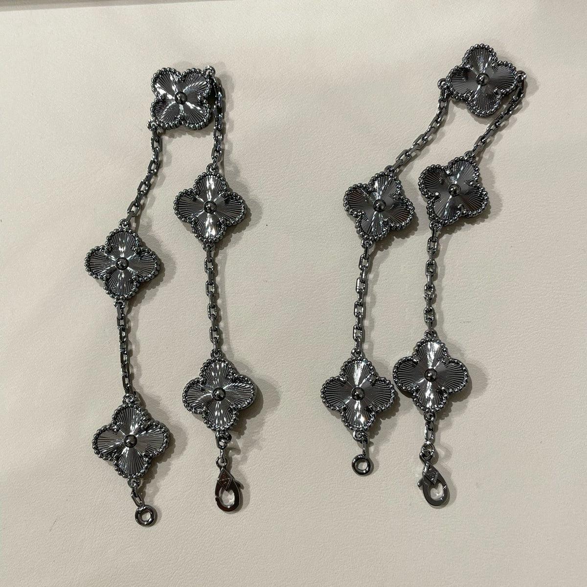 [Plus&Max]CLOVER 5 MOTIF BLACK BRACELET