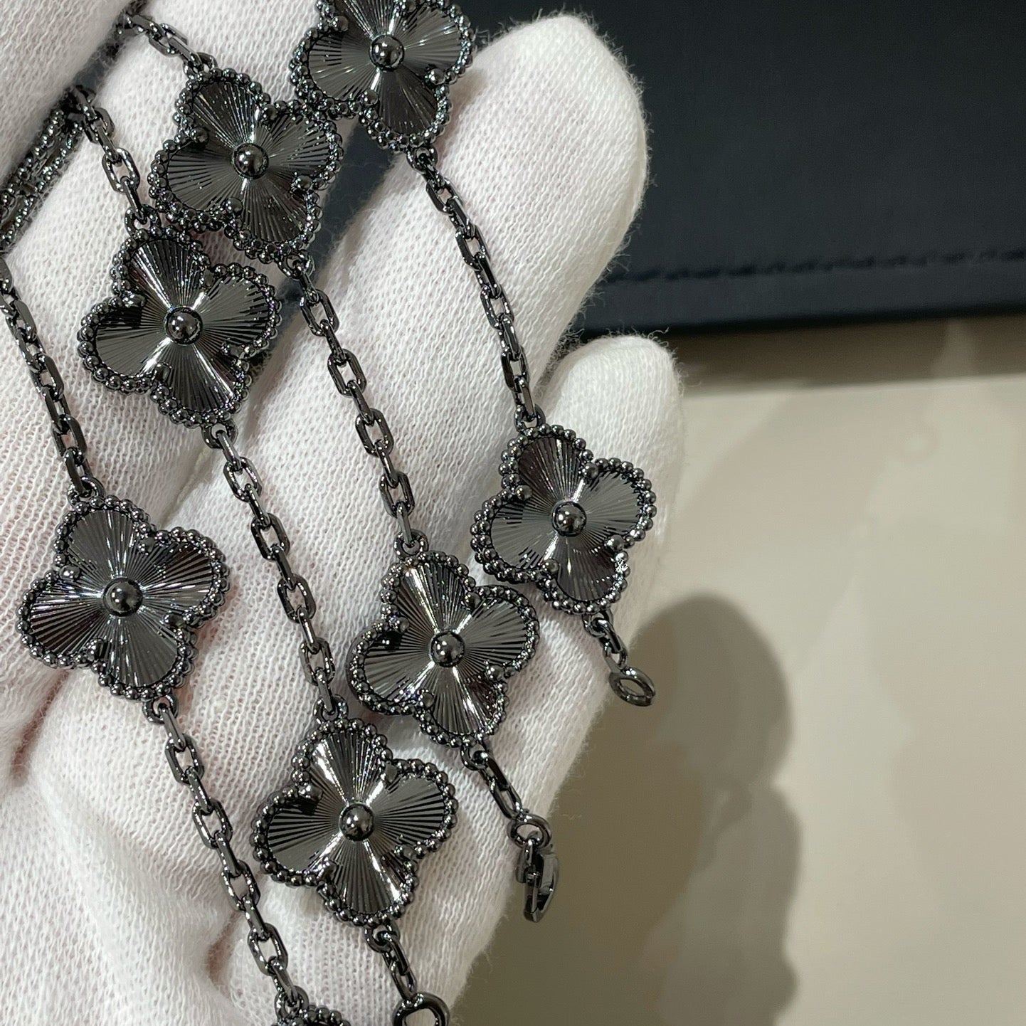[Max Jewelry ]CLOVER 5 MOTIF BLACK BRACELET