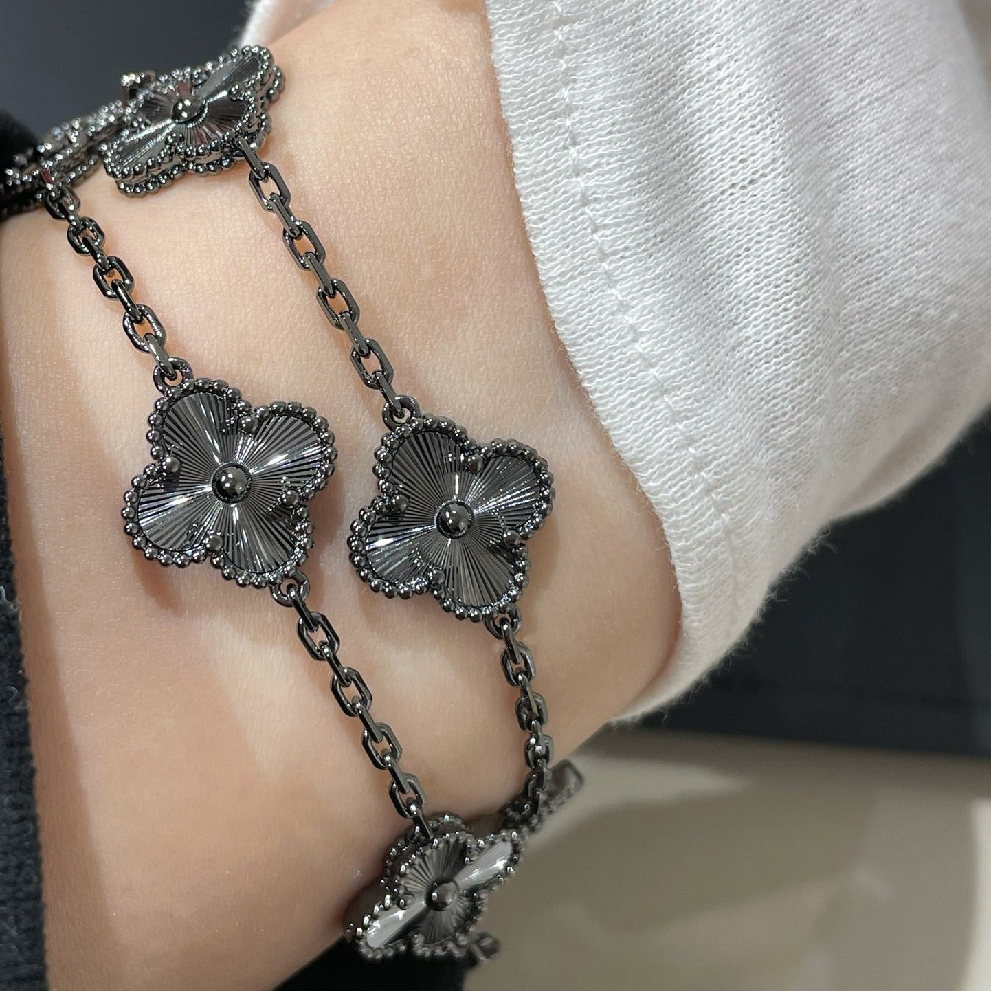 [Max Jewelry ]CLOVER 5 MOTIF BLACK BRACELET