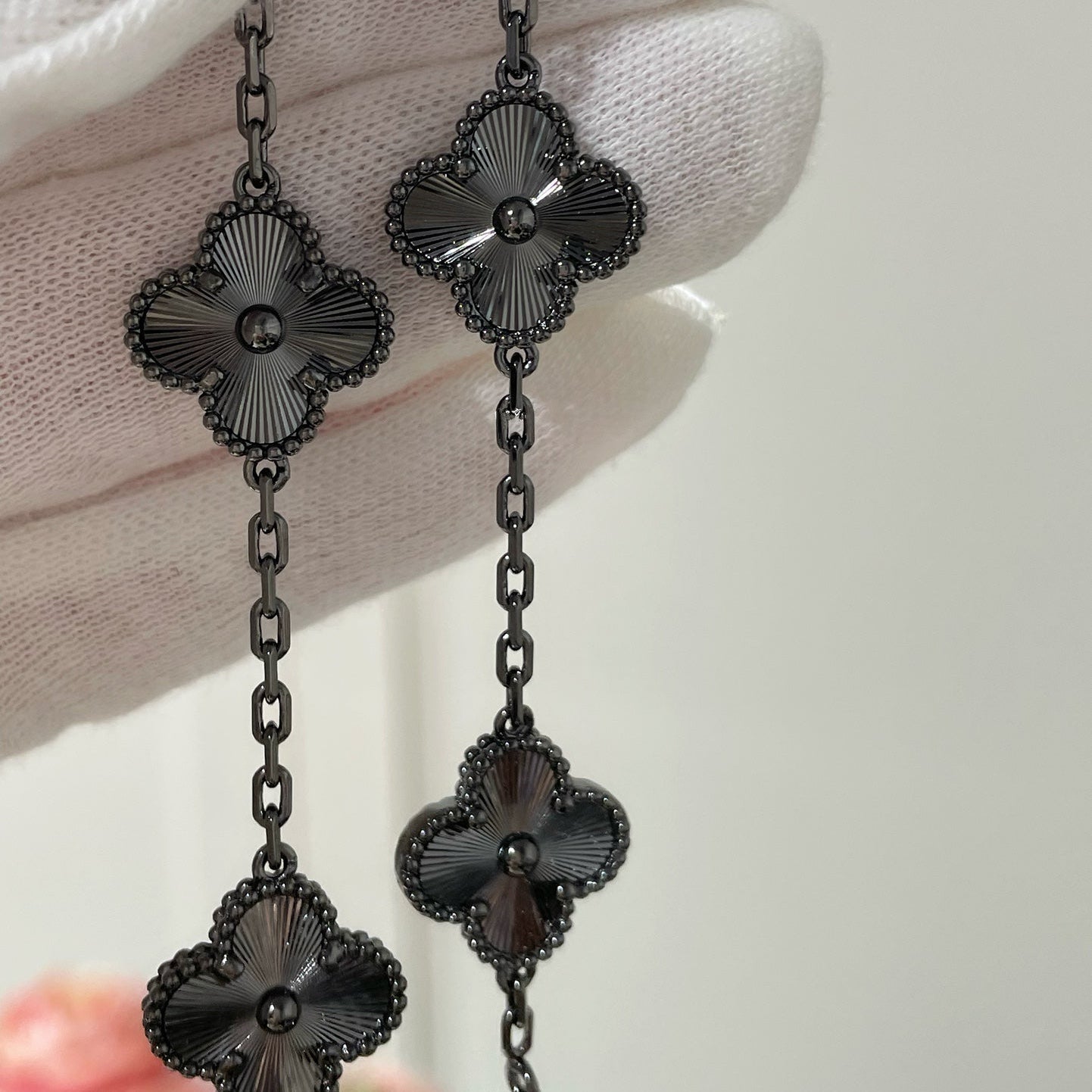 [Max Jewelry ]CLOVER 5 MOTIF BLACK BRACELET