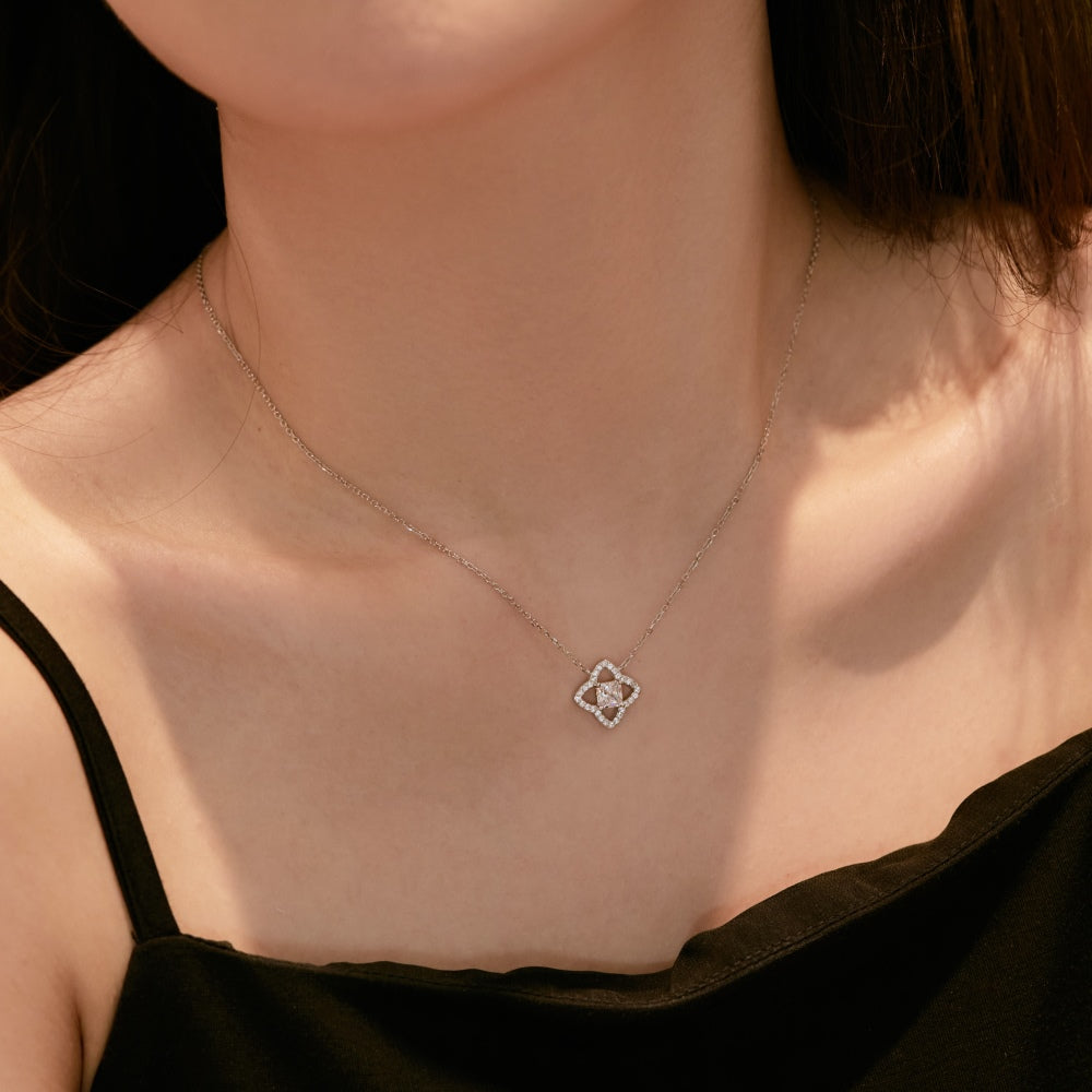 [Max Jewelry ]Exquisite Flower Shape Princess Cut Necklace