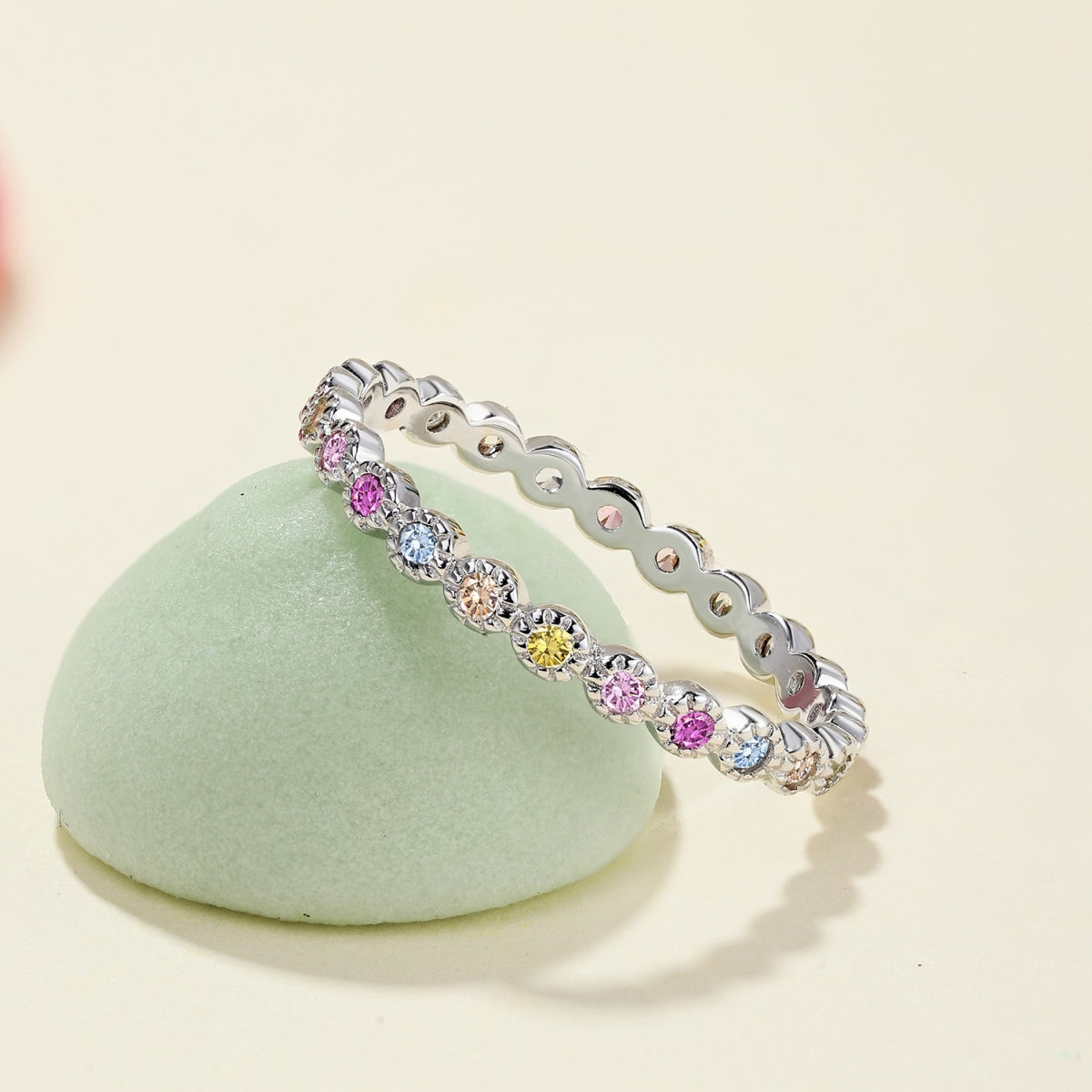 [Max Jewelry ]Radiant Sparkling Round Cut Daily Ring