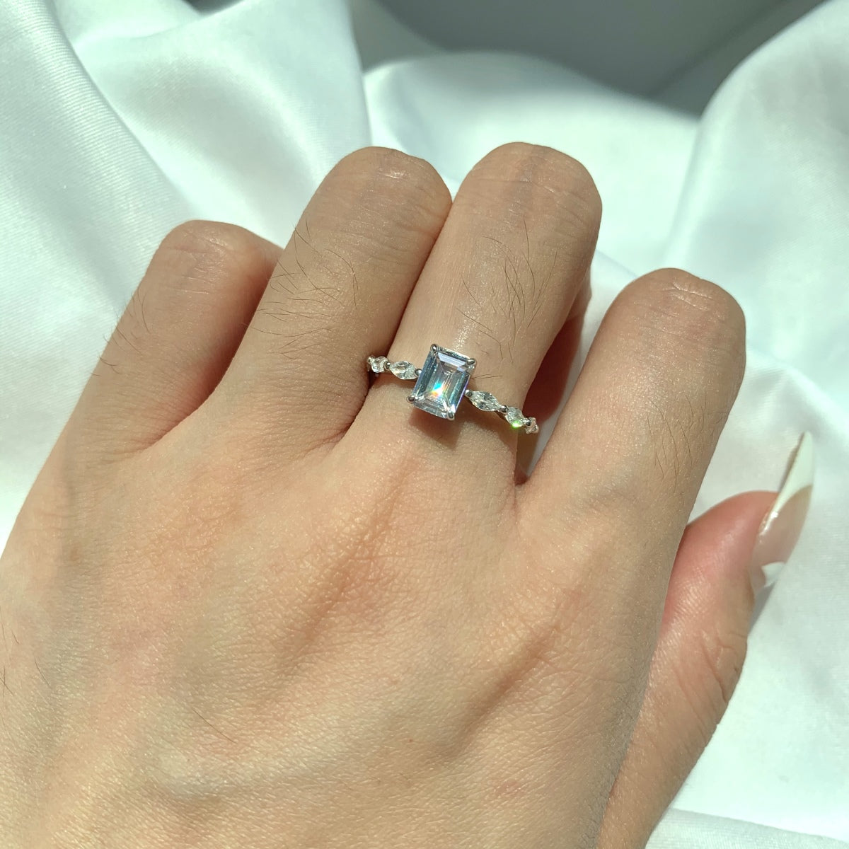 [Max Jewelry ]1.0 Carat Dainty Resplendent Radiant Cut Daily Ring
