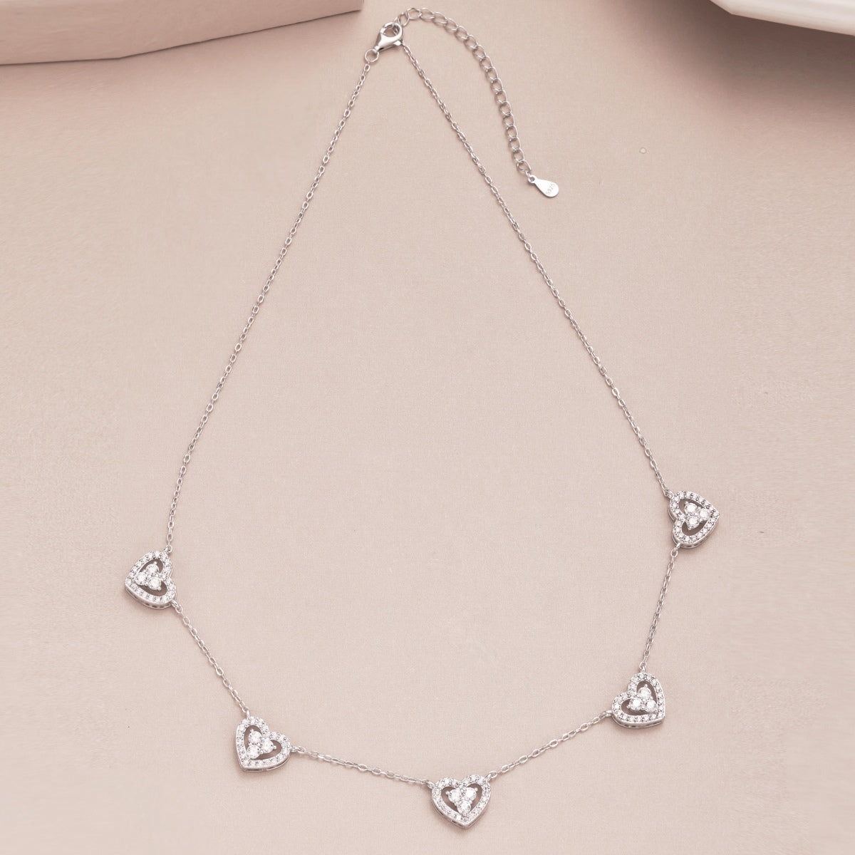 [Max Jewelry ]Sparkling Five Heart Necklace