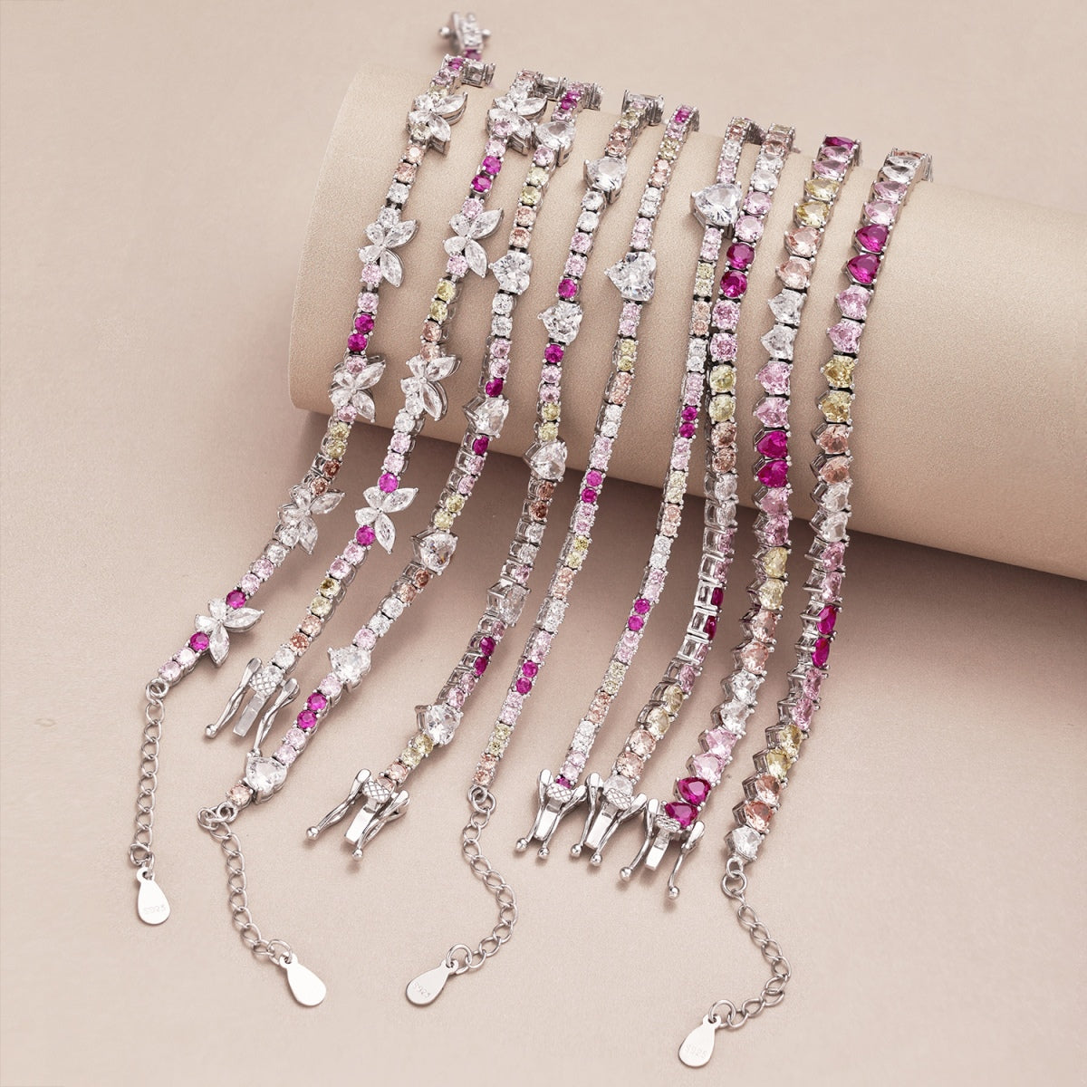 [Max Jewelry ]Ornate Colorful Butterfly Shape Round Cut Daily Bracelet
