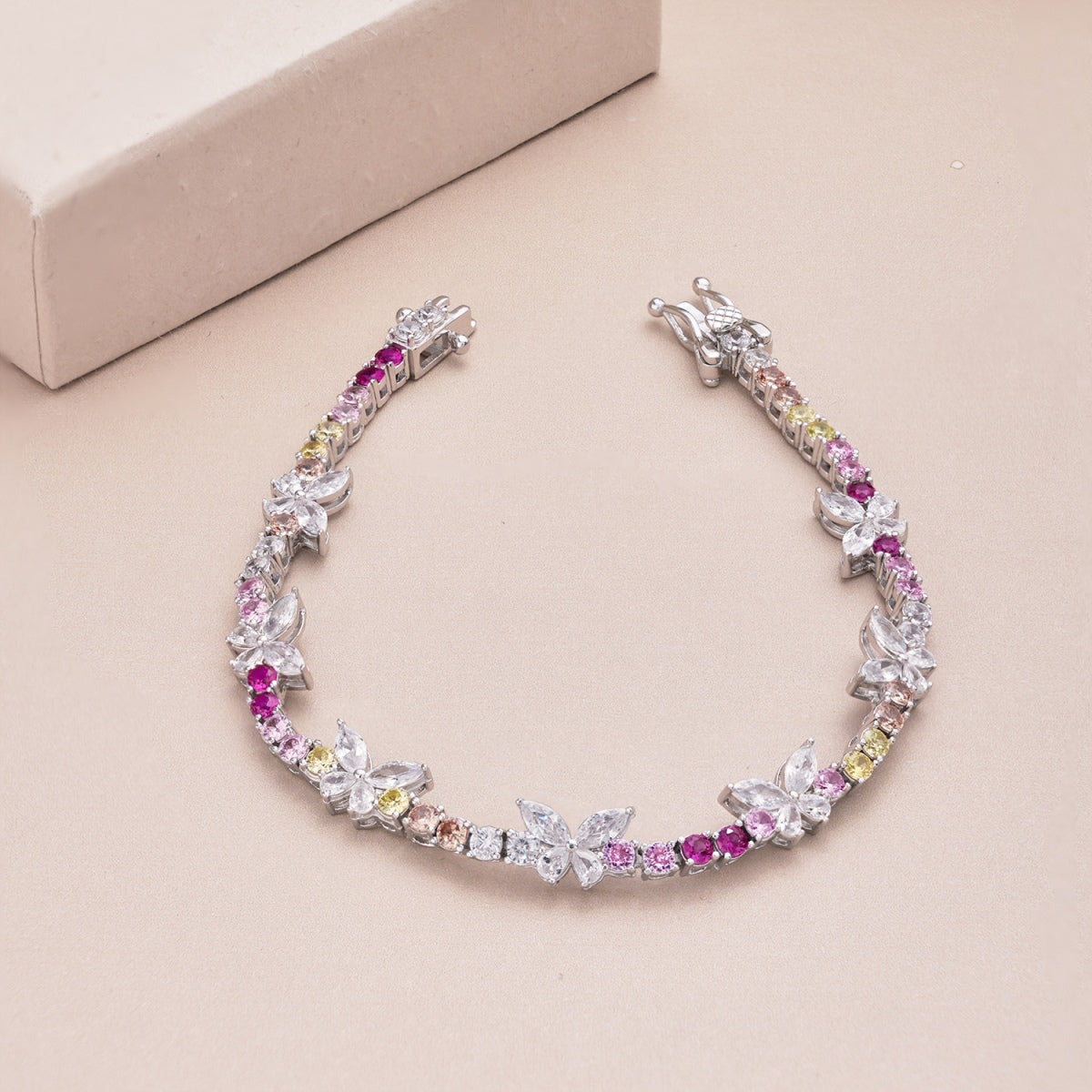 [Max Jewelry ]Ornate Colorful Butterfly Shape Round Cut Daily Bracelet