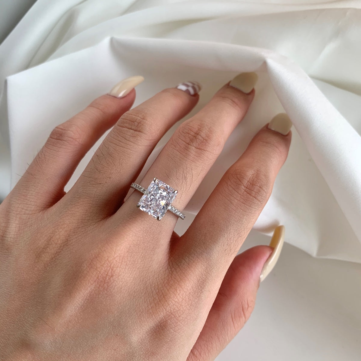 [Max Jewelry ]4.0 Carat Luxurious Engagement Ring