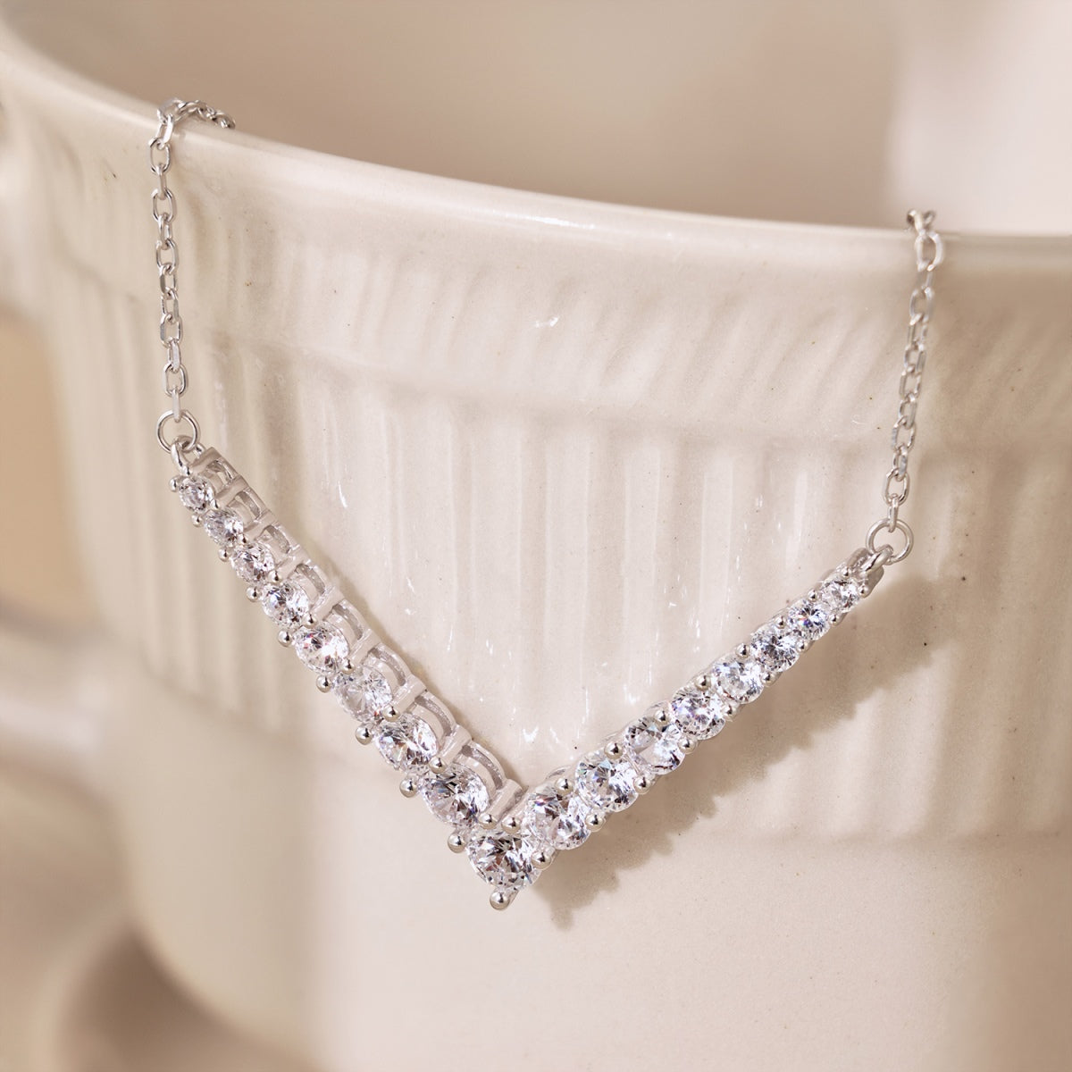 [Max Jewelry ]Ornate Round Cut Necklace