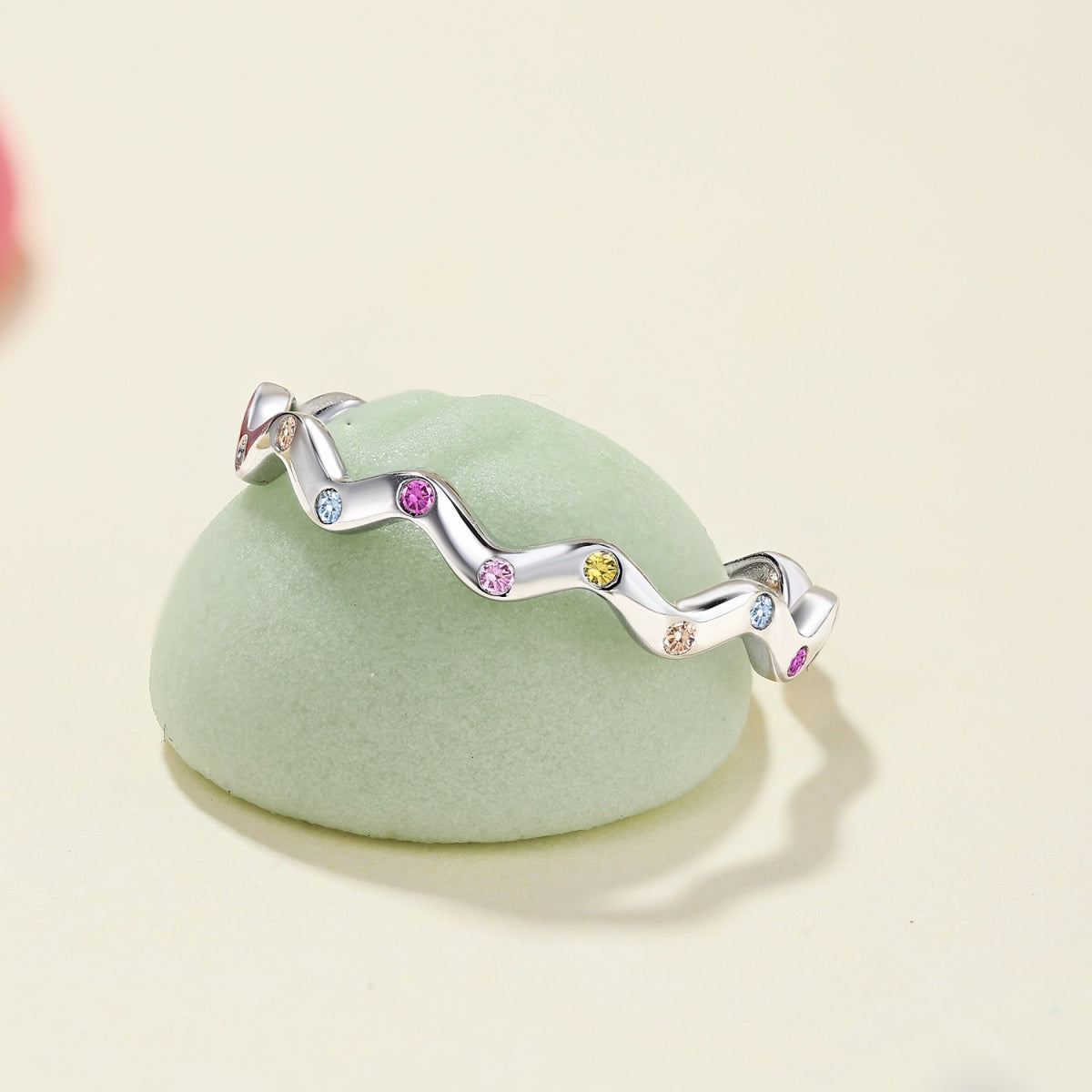 [Max Jewelry ]Ornate Vibrant Round Cut Daily Ring