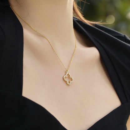 [Max Jewelry ]Four-Leaf Clover Hollow Design Exquisite Necklace