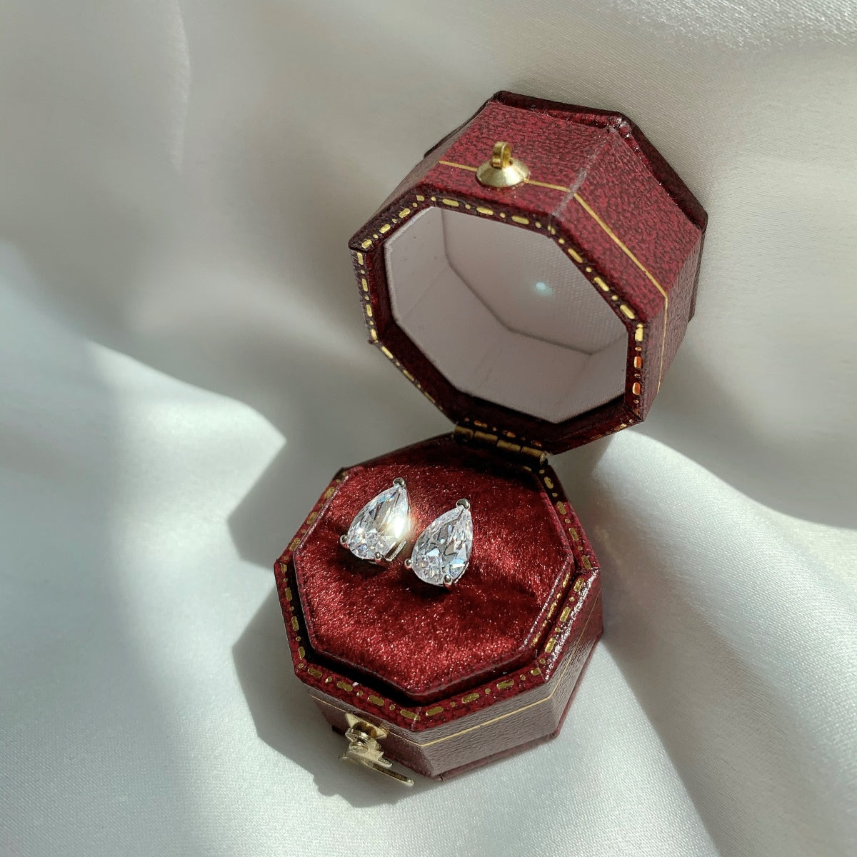 [Max Jewelry ]Ornate Water Drop Shape Earrings