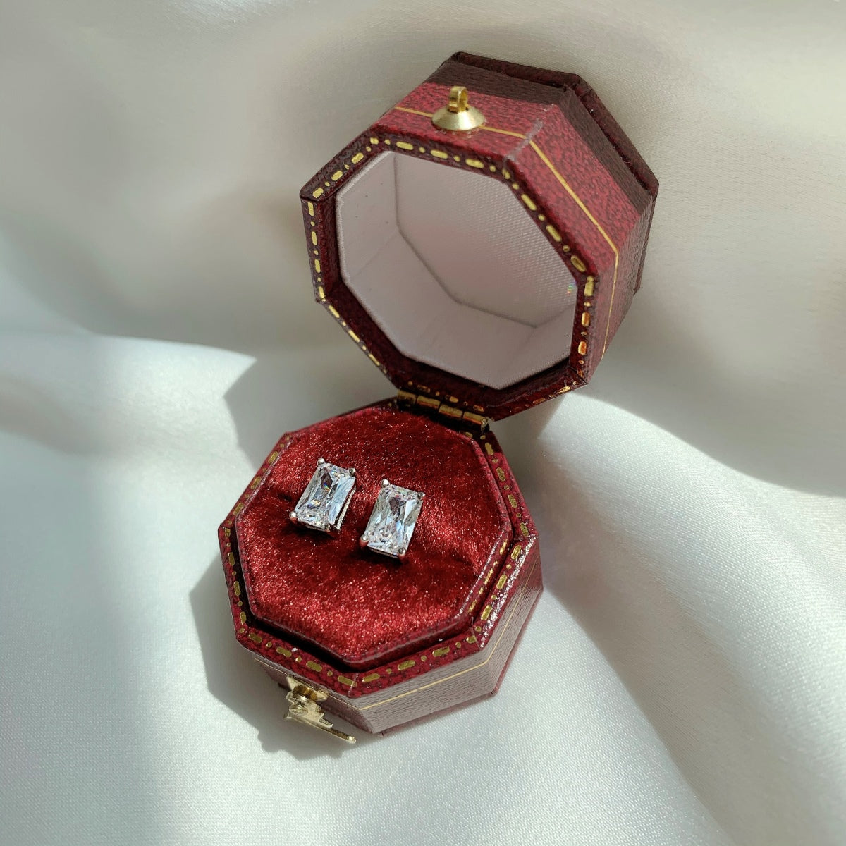 [Max Jewelry ]Stylish Shiny Rectangular Center Stone Stud Earrings