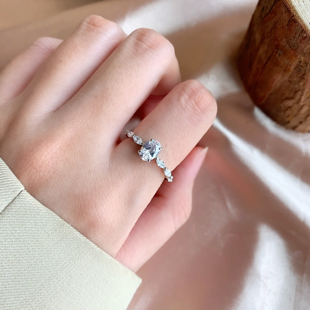 [Max Jewelry ]0.75 Carat Luxurious Vibrant Elongated Cushion Cut Daily Ring