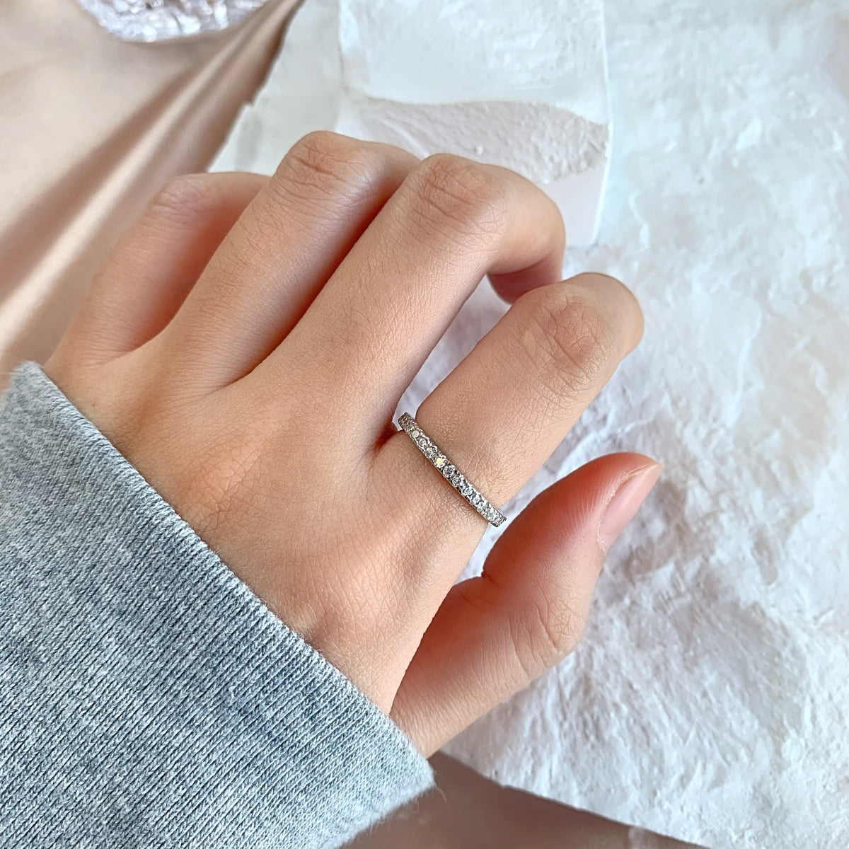 [Max Jewelry ]Delicate Sparkling Round Cut Daily Ring