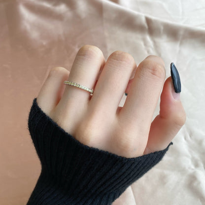 [Max Jewelry ]Delicate Sparkling Round Cut Daily Ring