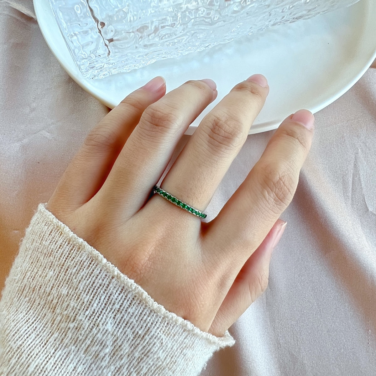[Max Jewelry ]Delicate Sparkling Round Cut Daily Ring