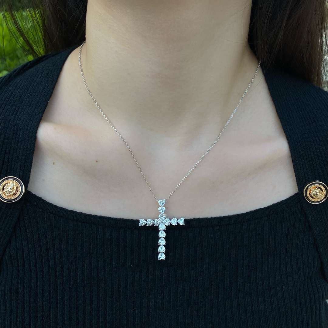 [Max Jewelry ]Radiant Cross Shape Necklace