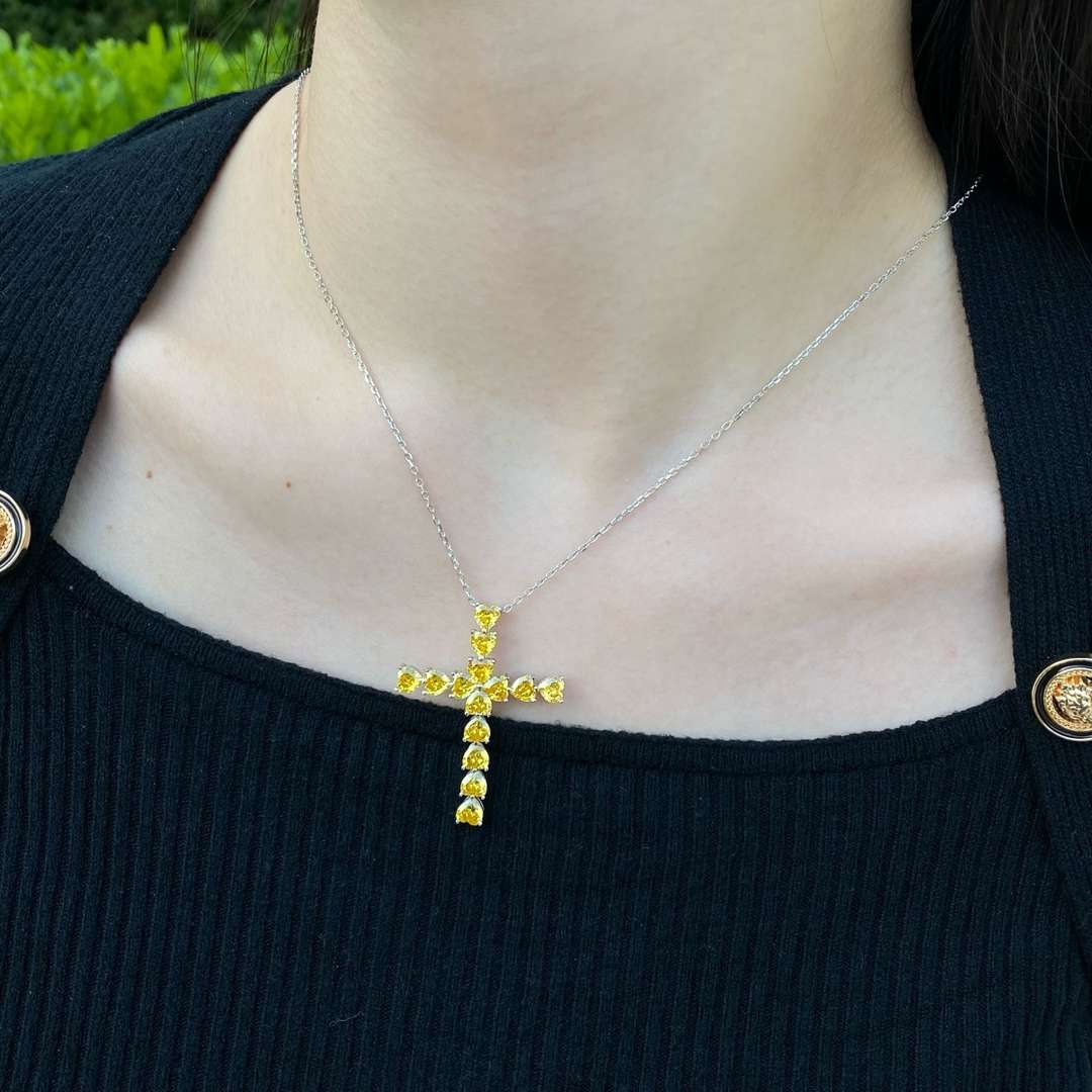 [Max Jewelry ]Radiant Cross Shape Necklace
