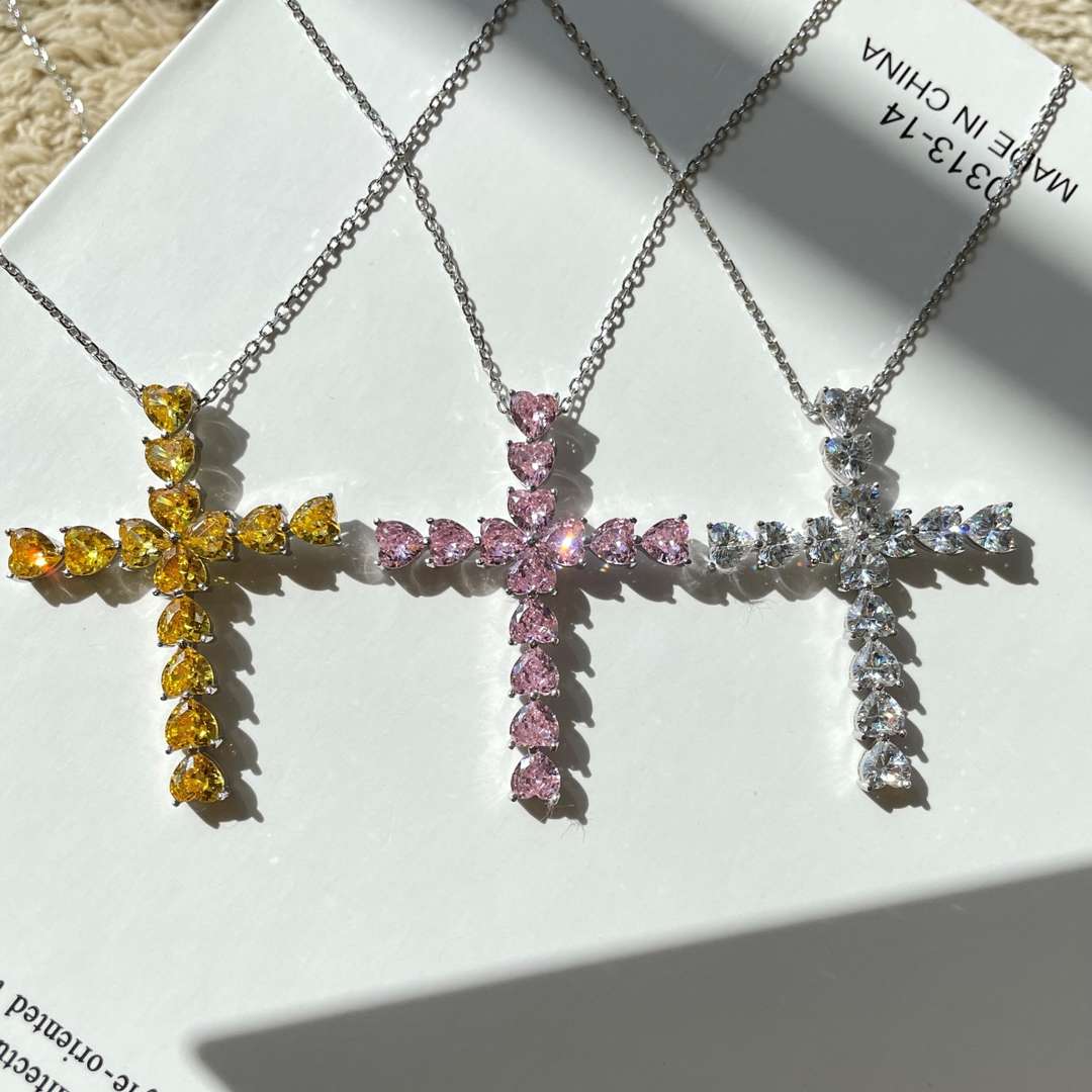 [Max Jewelry ]Radiant Cross Shape Necklace