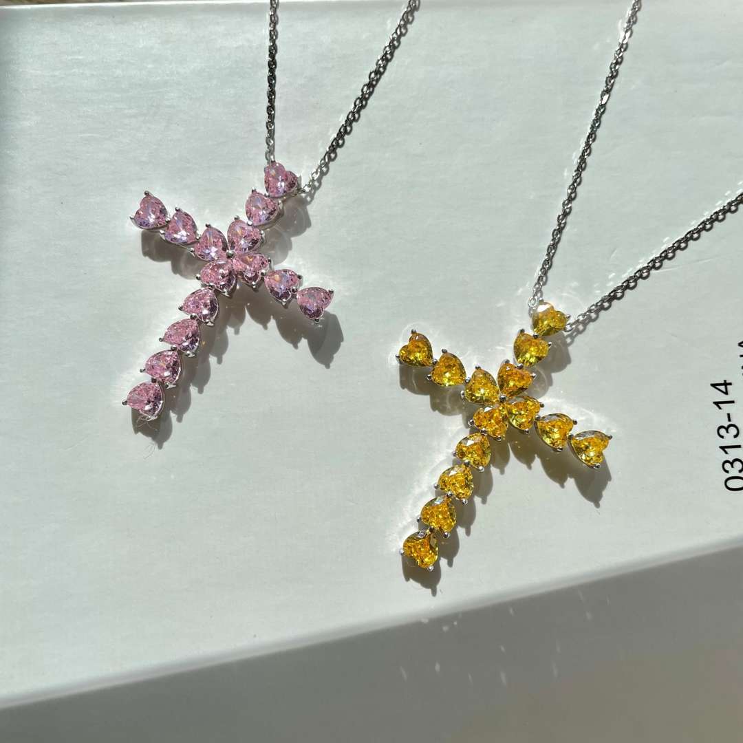[Max Jewelry ]Radiant Cross Shape Necklace