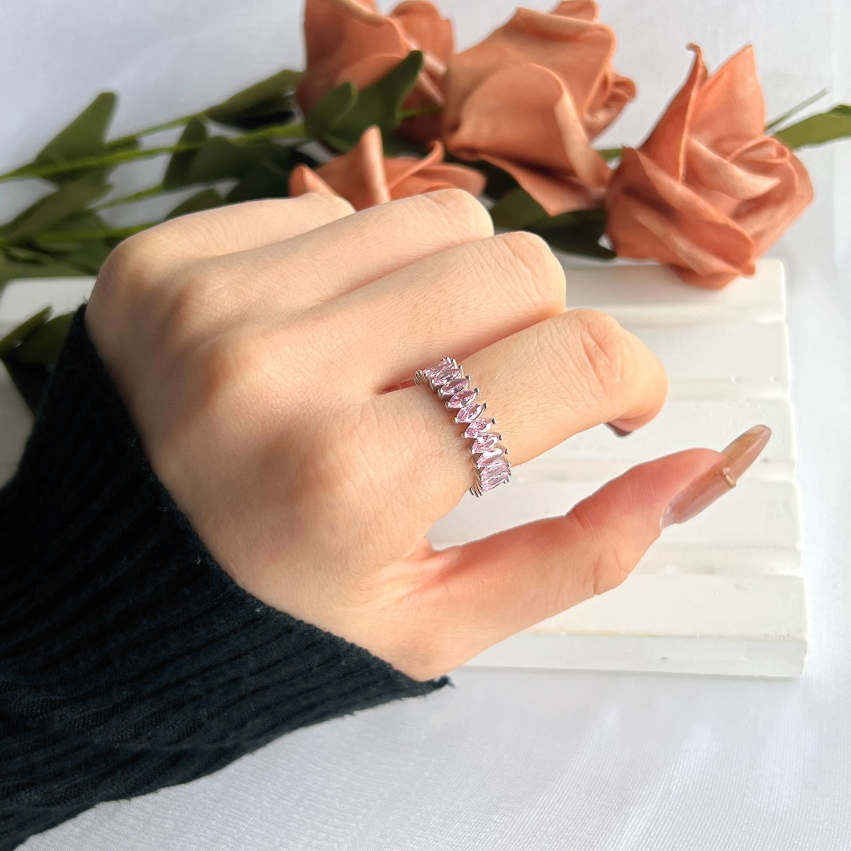 [Max Jewelry ]Gorgeous Marquise Cut Tennis Ring
