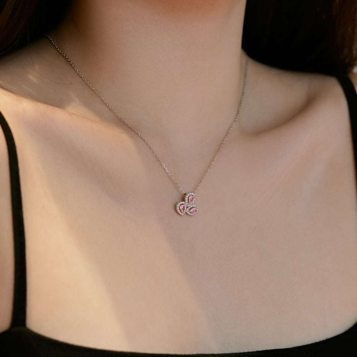 [Max Jewelry ]Elegant Flower Shape Pear Cut Necklace