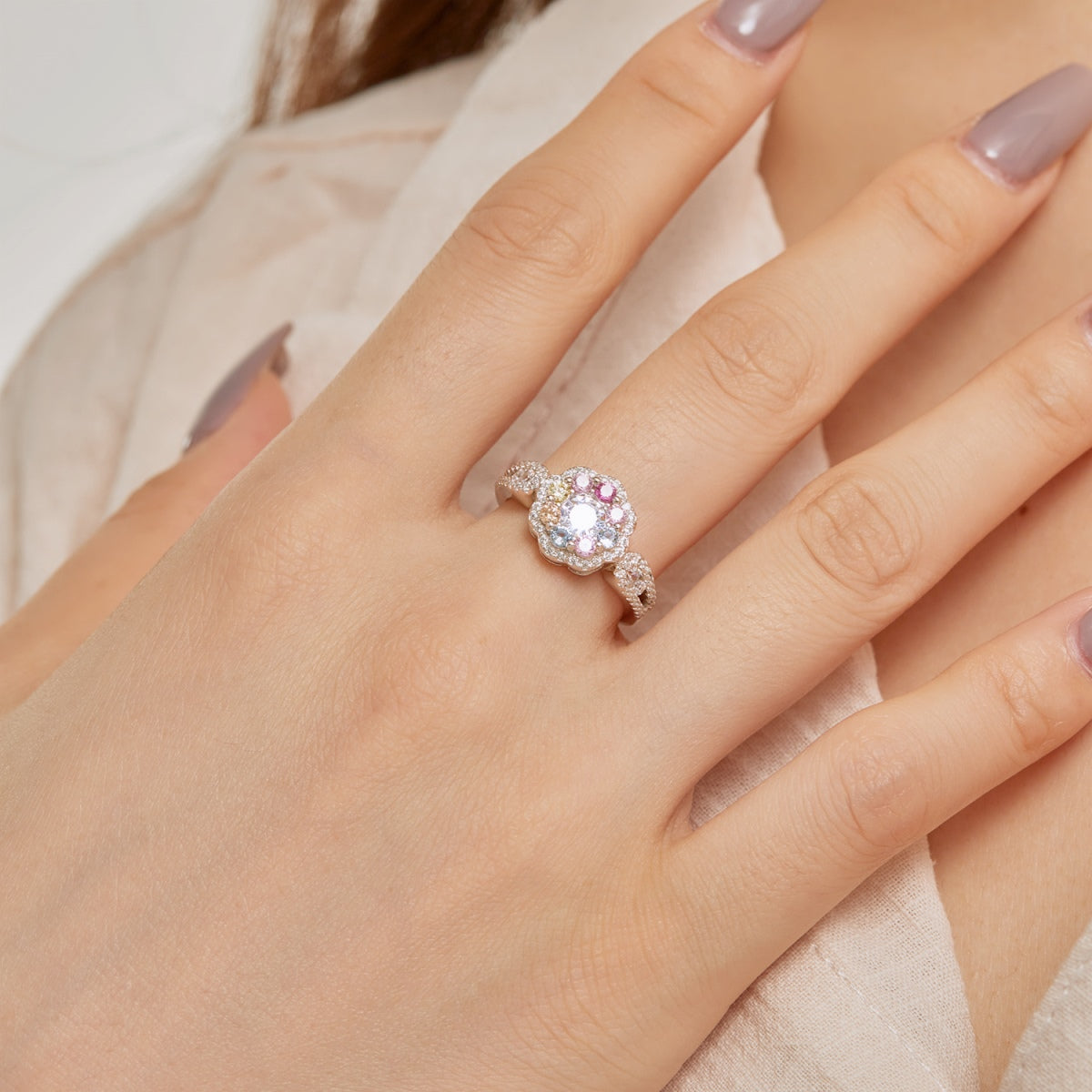 [Max Jewelry ]Delicate Colorful Round Cut Flower Shape Wedding Ring