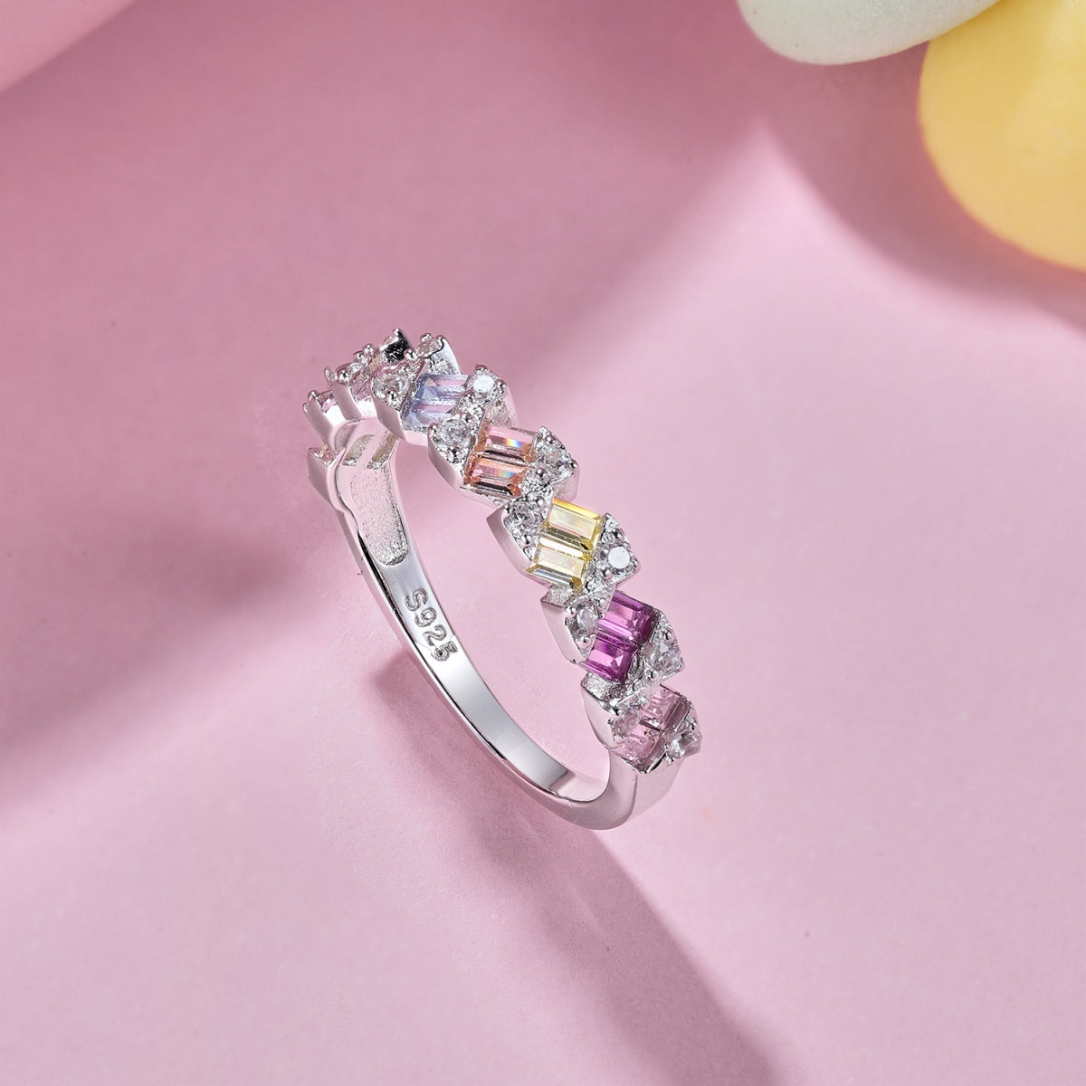 [Max Jewelry ]Delicate Vibrant Emerald Cut Daily Ring