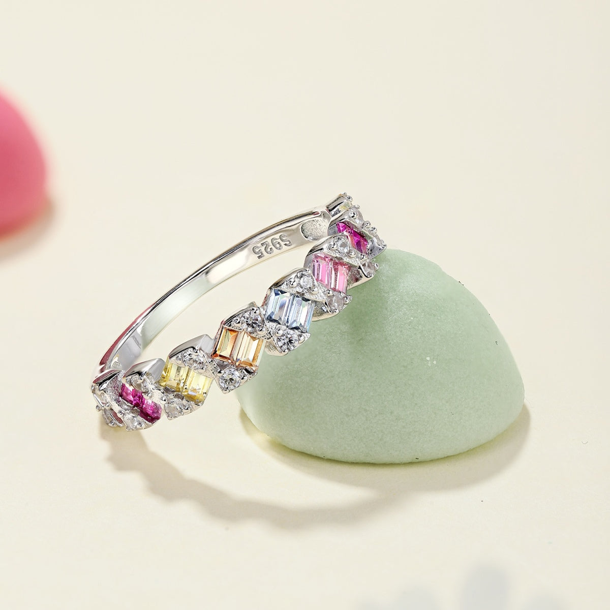 [Max Jewelry ]Delicate Vibrant Emerald Cut Daily Ring