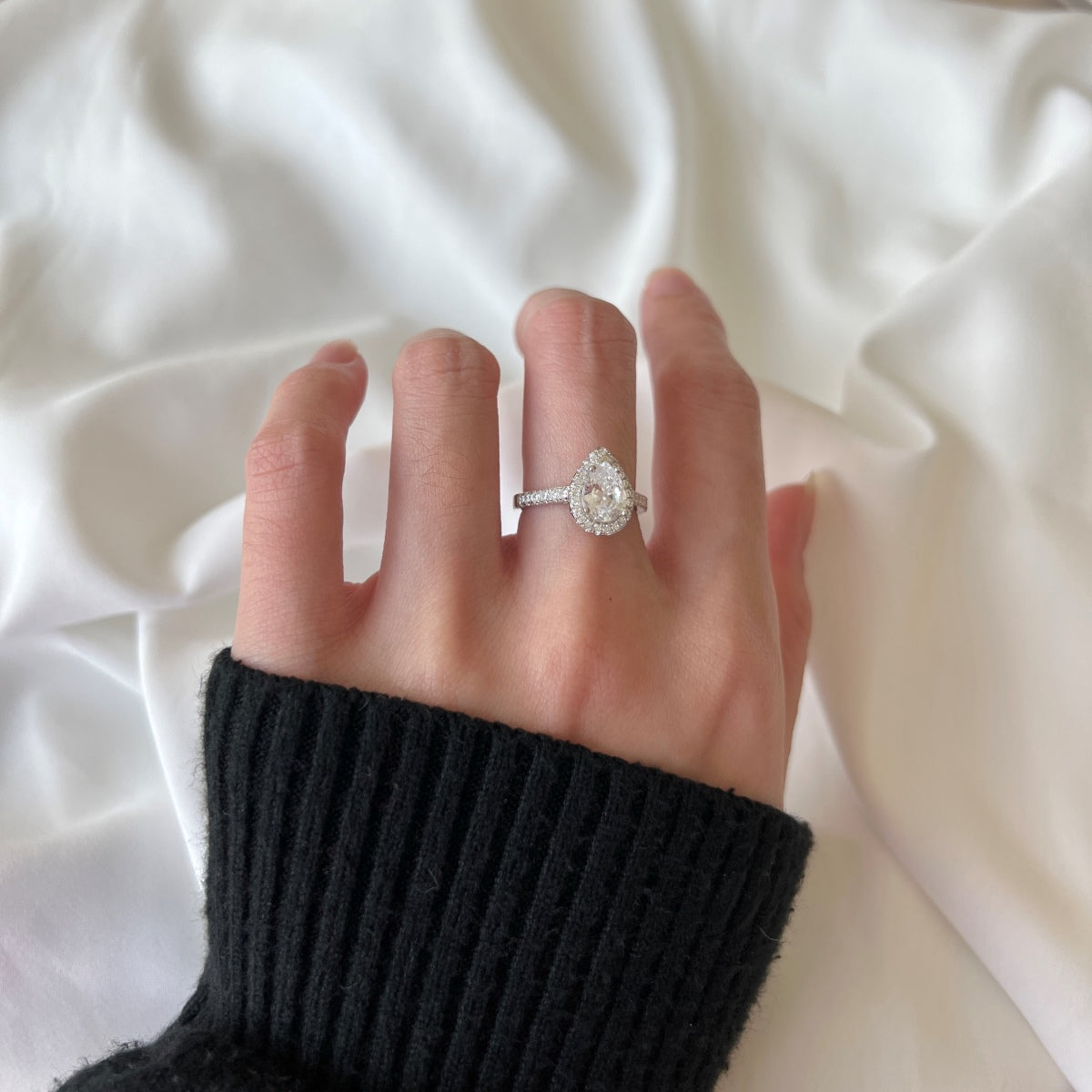 [Max Jewelry ]1.0 Carat Luxurious Resplendent Water Drop Shape Wedding Ring