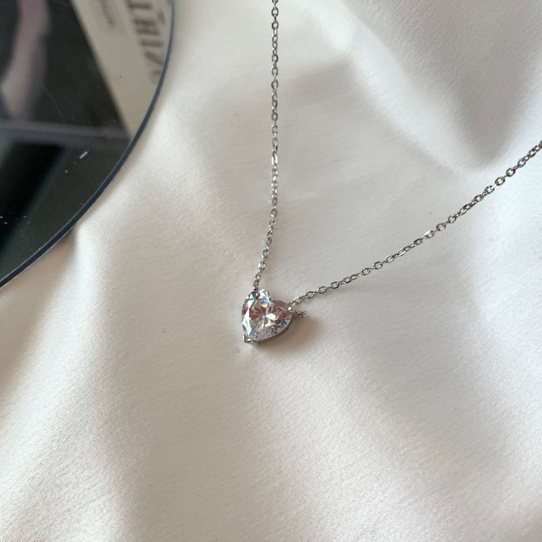 [Max Jewelry ]Heart Shape Main Stone Pendant Collarbone Necklace