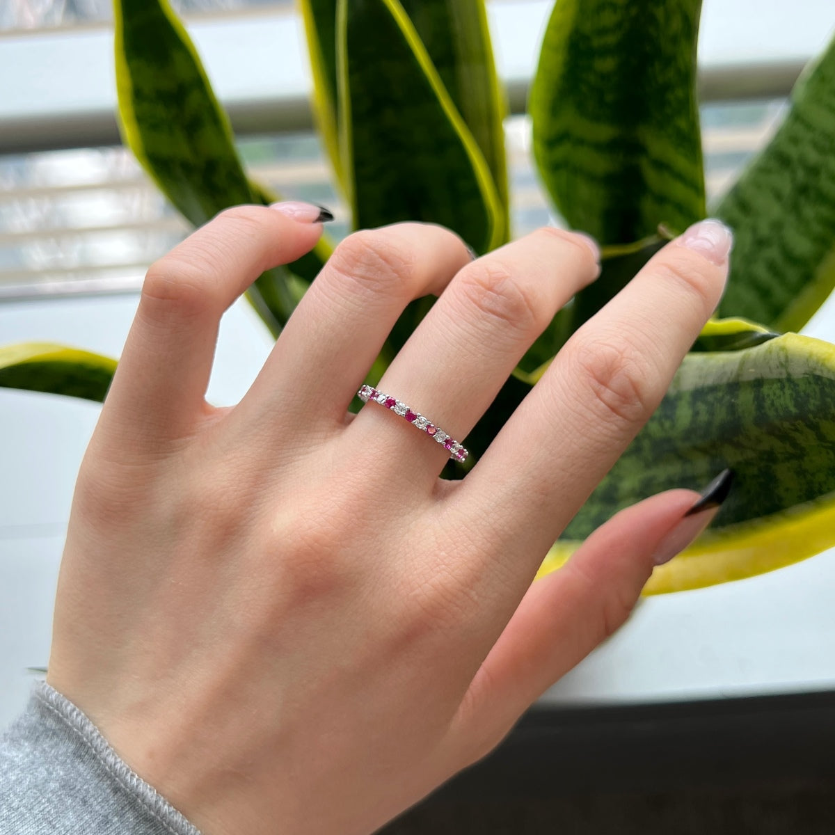 [Max Jewelry ]Exquisite Colorful Round Cut Tennis Ring