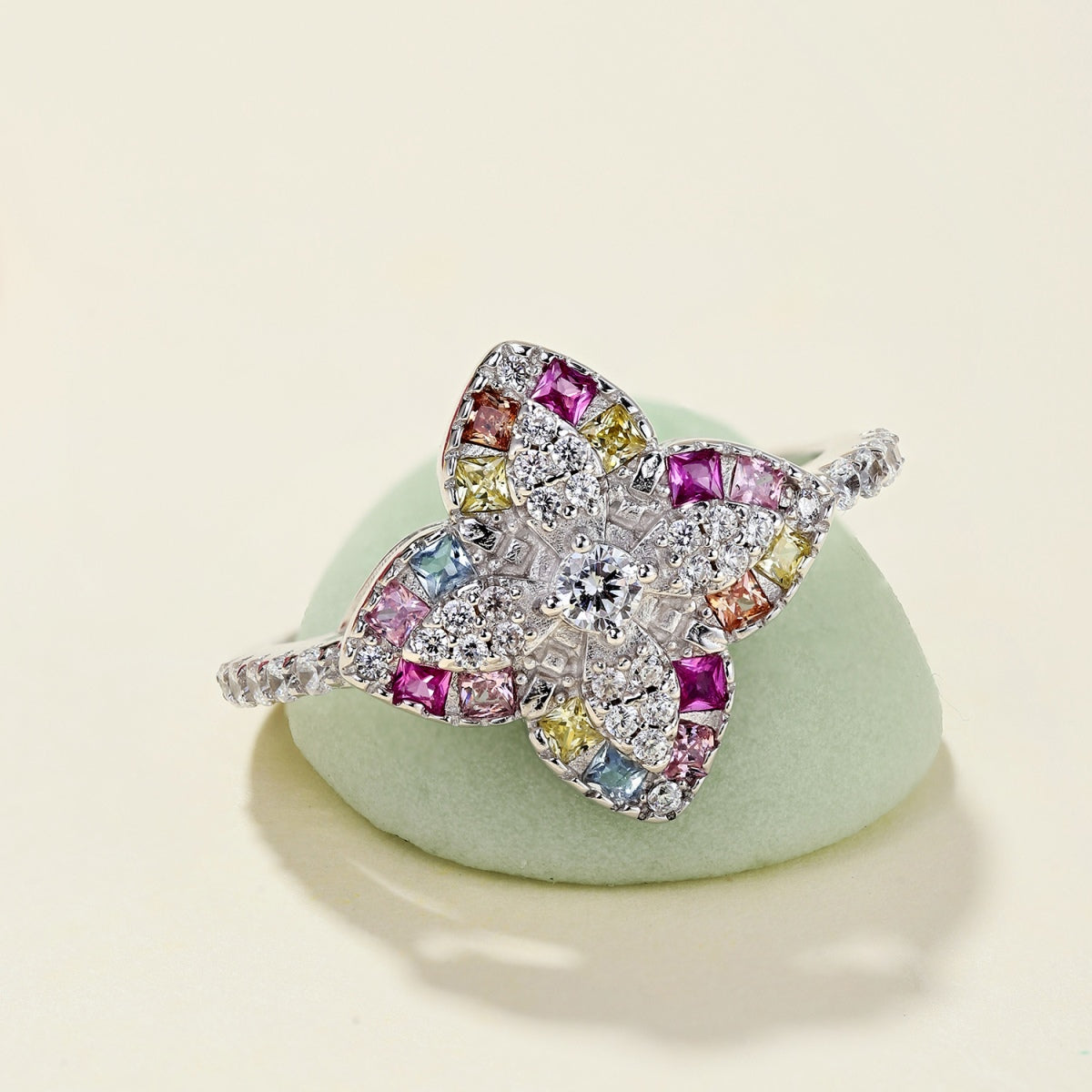 [Max Jewelry ]Luxurious Colorful Flower Shape Banquet Ring