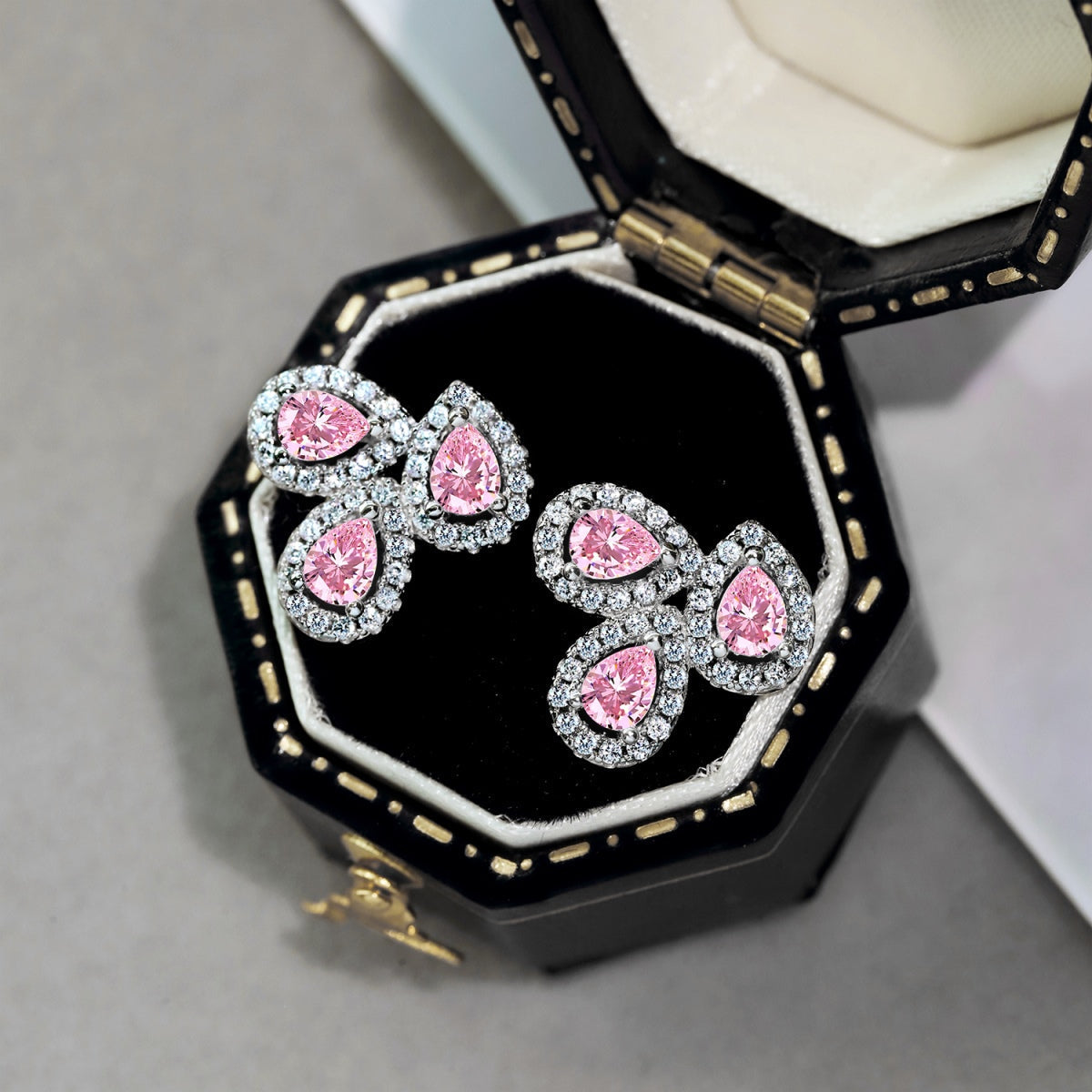 [Max Jewelry ]Ornate Flower Shape Pear Cut Lover Earrings