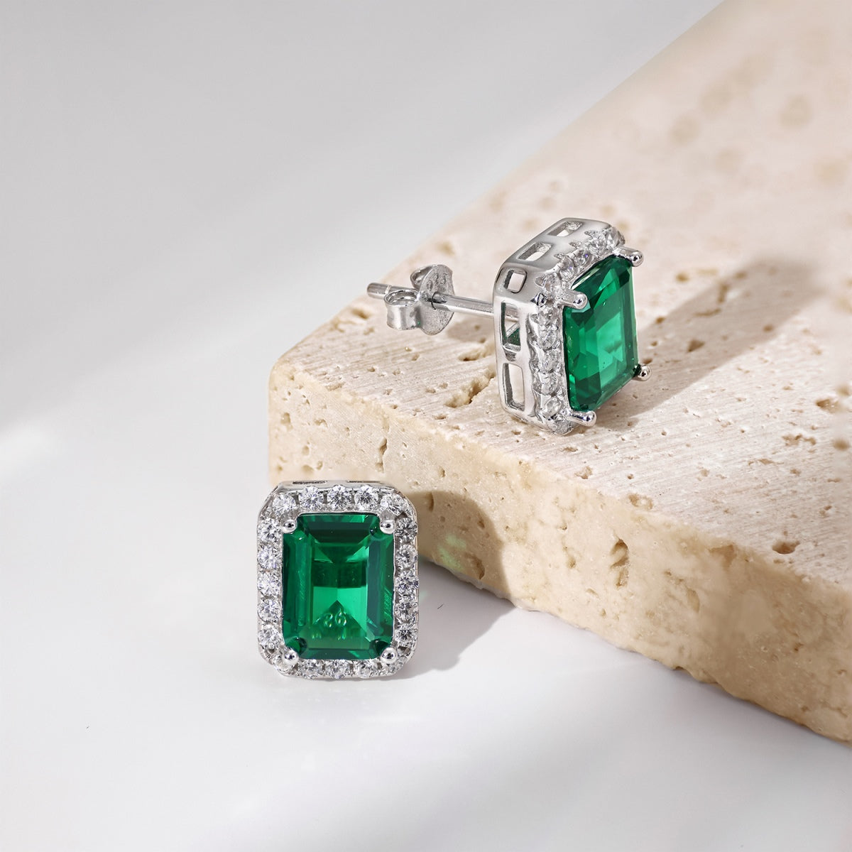 [Max Jewelry ]Luxurious Dainty Emerald Cut Banquet Earrings