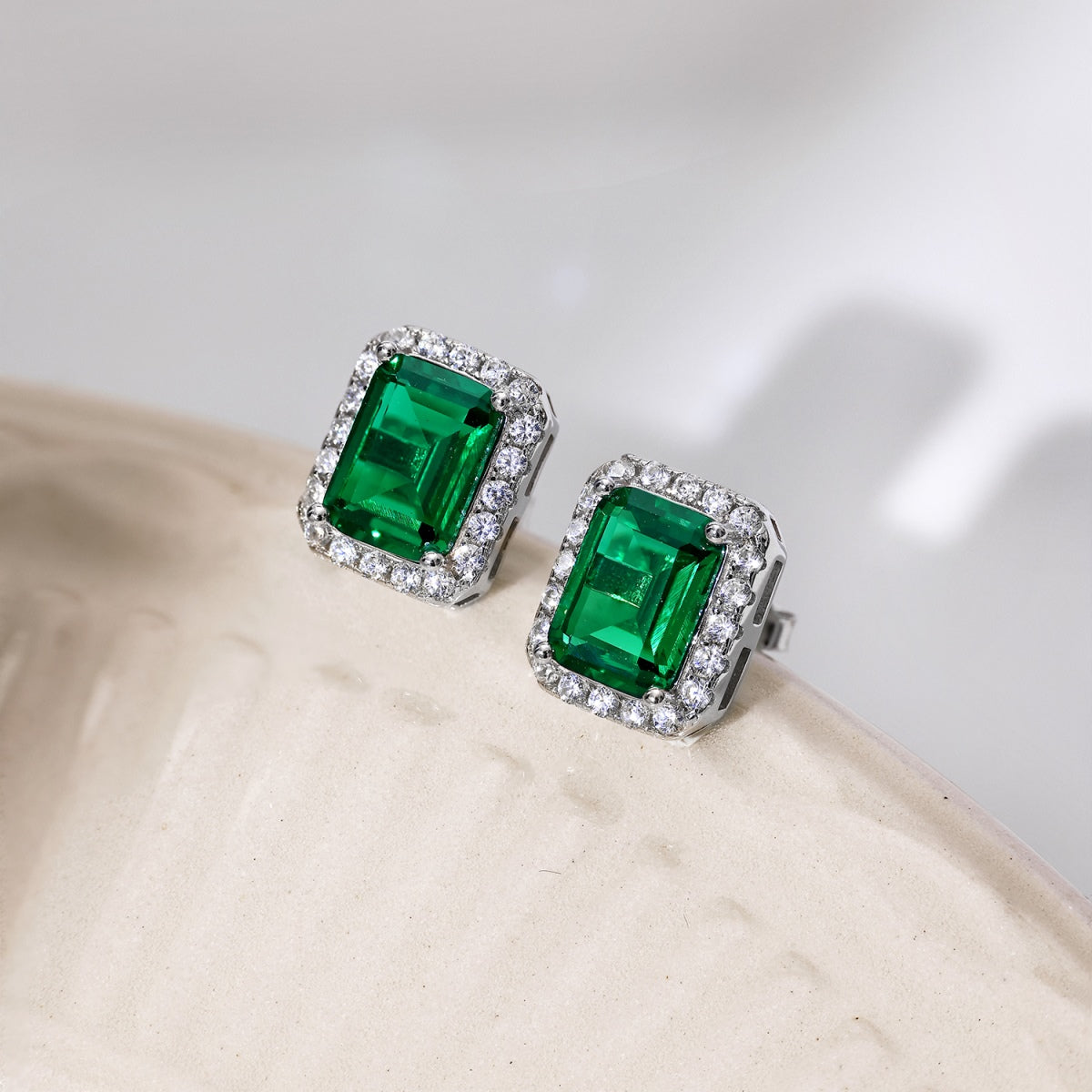 [Max Jewelry ]Luxurious Dainty Emerald Cut Banquet Earrings