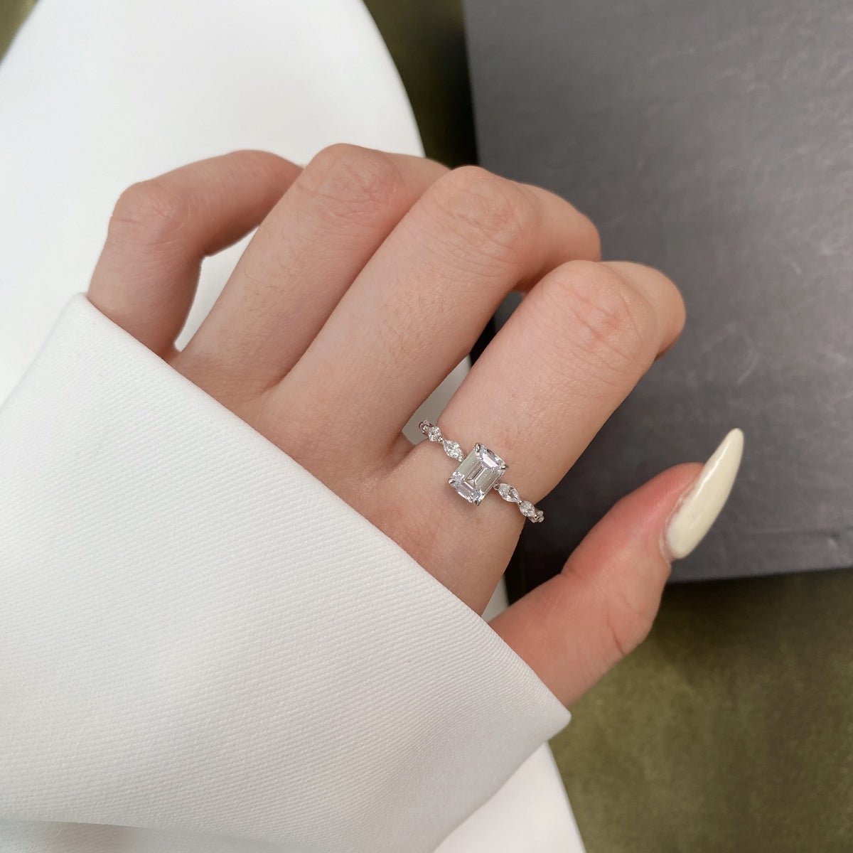 [Max Jewelry ]1.0 Carat Dainty Resplendent Radiant Cut Daily Ring