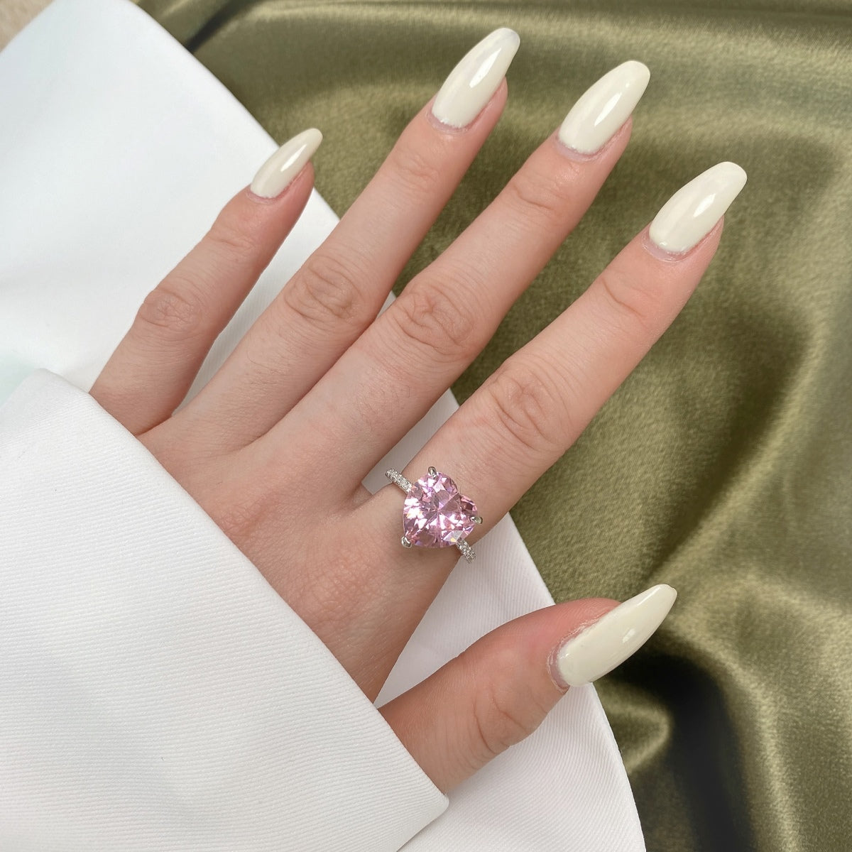 [Max Jewelry ]6.0 Carat Luxurious Sparkling Romantic Heart Cut Lover Ring