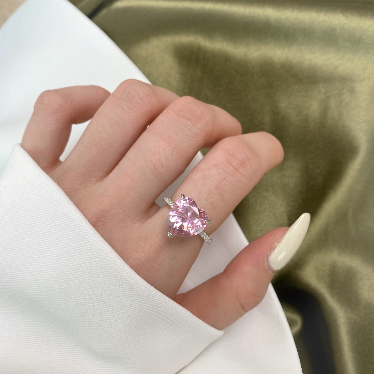 [Max Jewelry ]6.0 Carat Luxurious Sparkling Romantic Heart Cut Lover Ring
