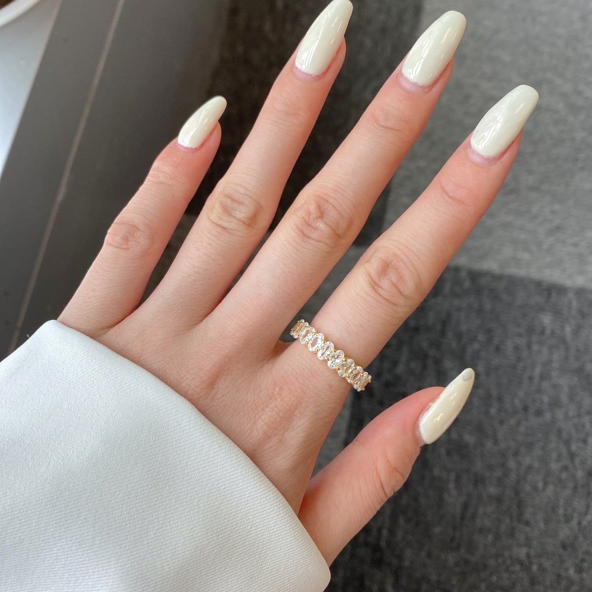 [Max Jewelry ]Ornate Oval Cut Tennis Ring