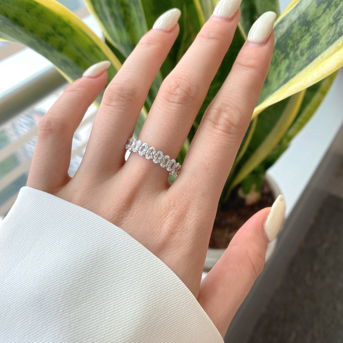 [Max Jewelry ]Ornate Oval Cut Tennis Ring