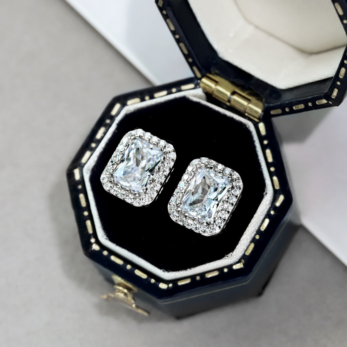 [Max Jewelry ]1.0 Carat Luxurious Dainty Emerald Cut Daily Earrings