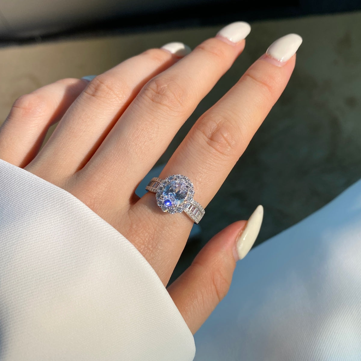[Max Jewelry ]1.5 Carat Dazzling Charming Oval Cut Banquet Ring