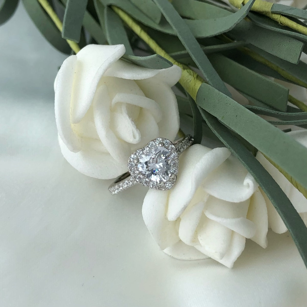 [Max Jewelry ]Eternity Splashy Romantic Heart Shape Lover Ring